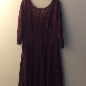 Lace dress burgundi